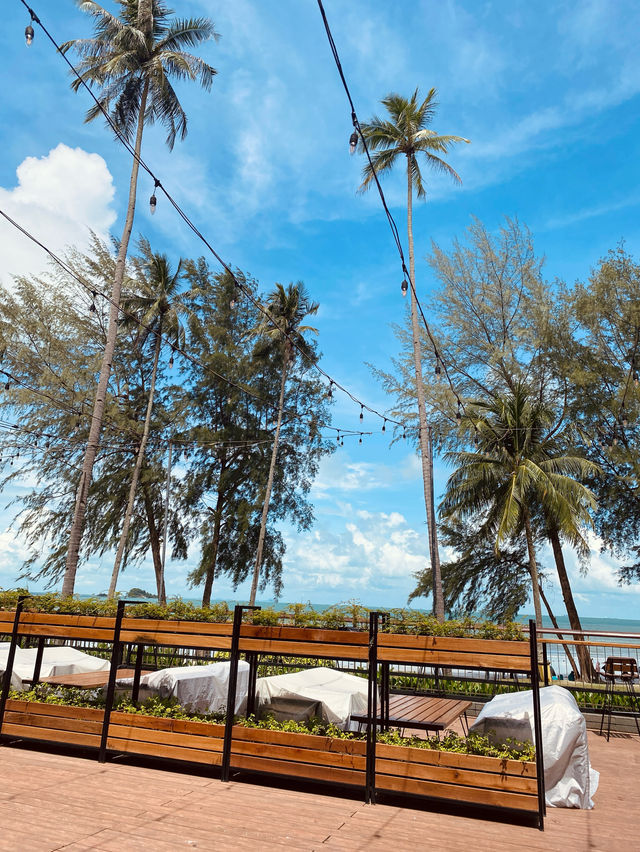 🇮🇩 Seaside Dining at Warung Yeah, Lagoi Bay