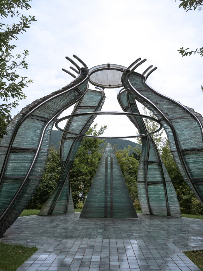 神奈川県/箱根】ステンドグラスが美しい螺旋階段 | Trip.com 箱根