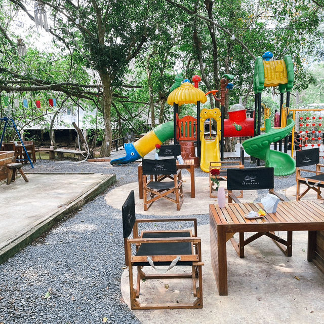 เคียงคลอง อีสเทอรี่ ร้านอาหารติดแม่น้ำ จ.ตราด