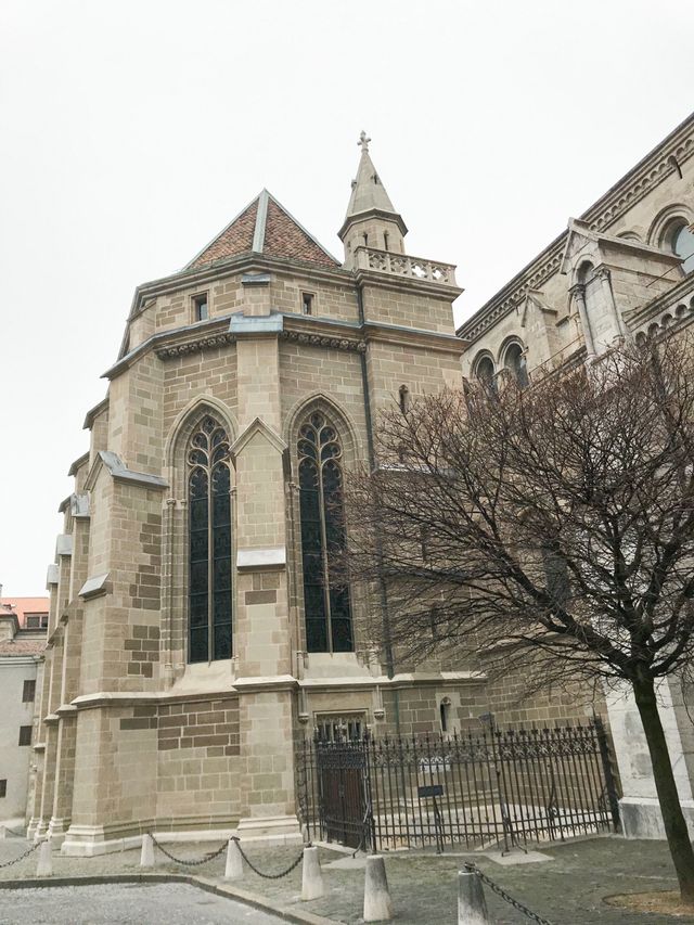 Stunning Cathedral in the heart of Geneva 🇨🇭