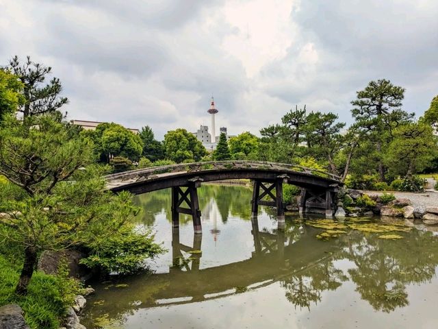 日本京都-能拍到京都塔小橋湖水倒影：涉成園