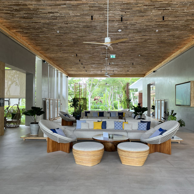 Le Meridien Phuket Mai Khao Beach Resort