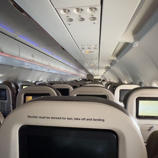 6時間飛行の中、食べすぎ問題✈︎