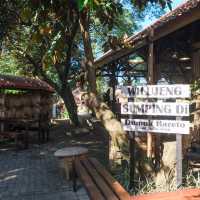 DUMUK BARETO | A SUNDANESE RESTAURANT WITH A VINTAGE TOUCH,OR "BARETO"
