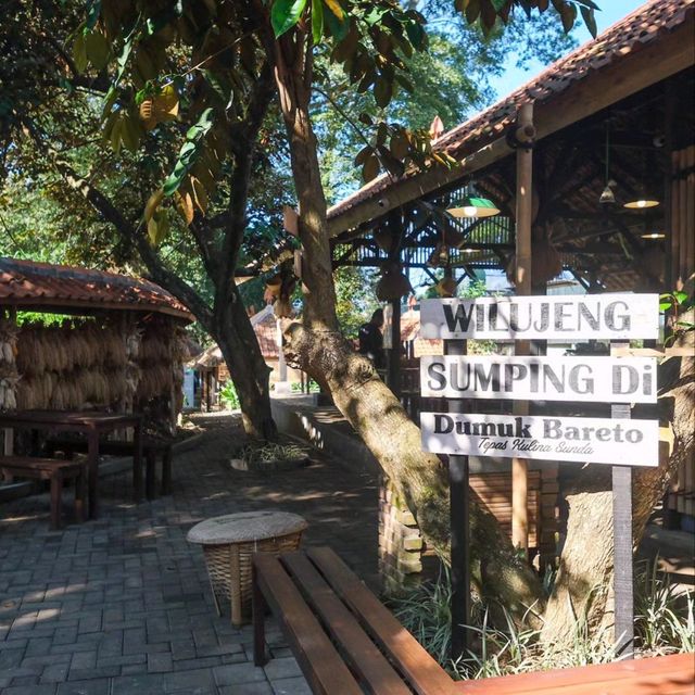 DUMUK BARETO | A SUNDANESE RESTAURANT WITH A VINTAGE TOUCH,OR "BARETO"