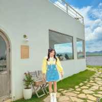 คาเฟ่ลับเขาใหญ่ ตั้งอยู่บนเนินเขา บรรยากาศดี