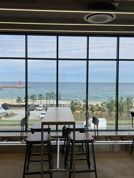 양양 대형 오션뷰 카페 ‘P.E.I coffee’