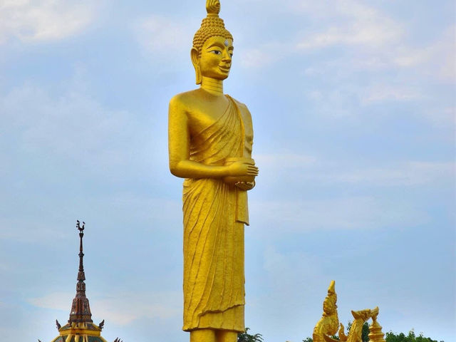 เที่ยวชมโบสถ์สีทองสวยงามมากณ ฉะเชิงเทรา