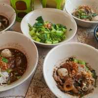 ก๋วยเตี๋ยวเรือบัตรคิว แห่งเมืองทองธานี