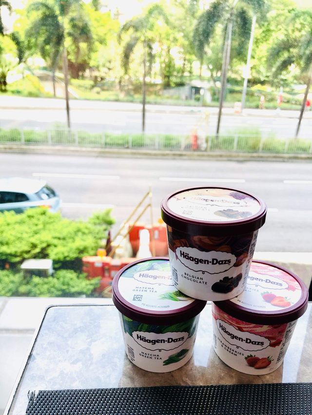 食物比預期想像中多的自助午餐呀 有長🦀腳蟹有蝦🦐