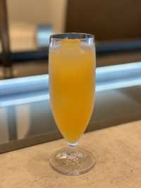 花壁の下を流れてくる新感覚カフェ!横浜駅直結で行きやすい!