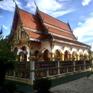 Wat Liap or in Thai Language (วัดเลียบ)