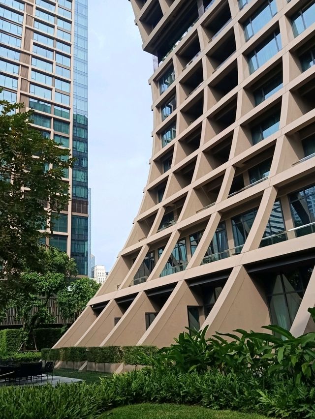 Sindhorn Kempinski Hotel โรงแรมตึกสวยย่านหลังสวน