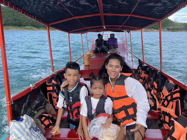 ล่องเรือเที่ยวเขื่อนเชี่ยวหลาน