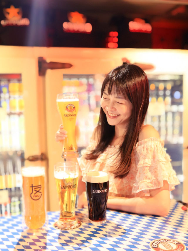 🍺花樣年華 ×嘉士伯 Y2K 啤酒節🍻 花樣年華與嘉士伯合作 10月10日舉辦 Y2K 啤酒節，全晚任飲 Erdinger、Sapporo、YAU 和 Guinness 四款生啤三小時外，更有本地