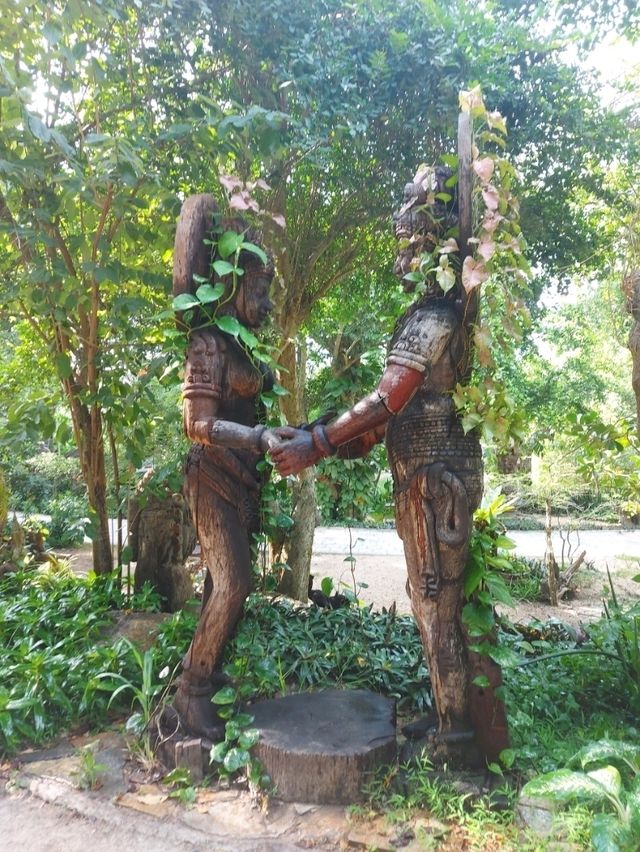 ชมปราสาทไม้ที่งดงามที่สุดในพัทยา