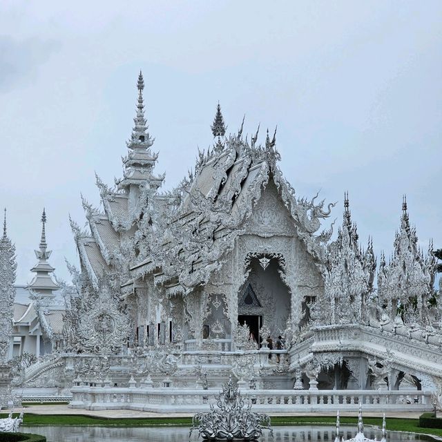 เที่ยวเชียงราย ไหว้พระวัดร่องขุ่นสวรรค์บนดิน