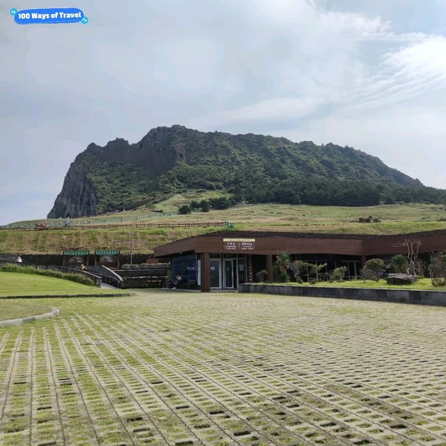 🇰🇷 Volcanic Vistas: The Journey Up to Seongsan Ilchulbong