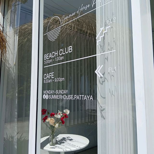 คาเฟ่ พัทยา ติดทะเล Summer house Pattaya