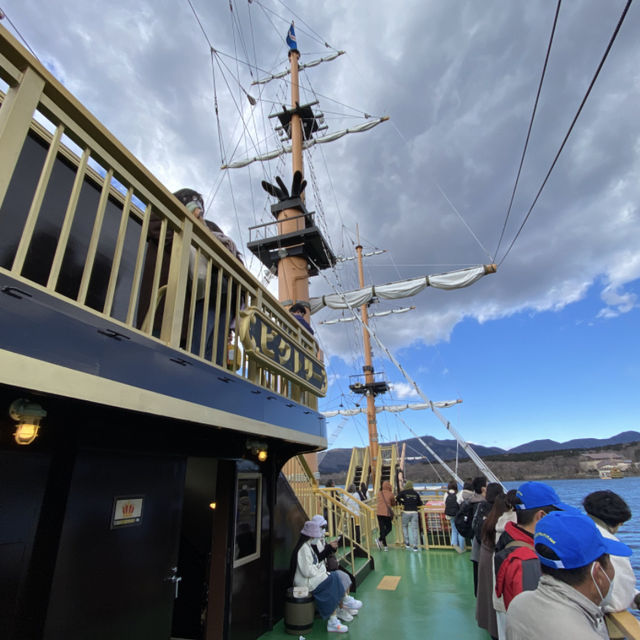 蘆之湖遊船（箱根海賊船）：箱根的浪漫之旅 🚢🌄