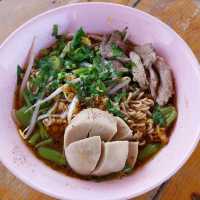 ”ลมเล ก๋วยเตี๋ยวลูกชิ้นยักษ์“ ร้านลับบางปู
