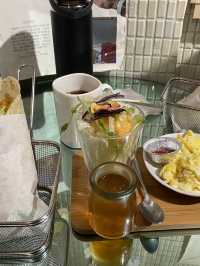  《單眼皮双眼皮早餐輕食》早餐小確幸，但略顯平凡的滋味