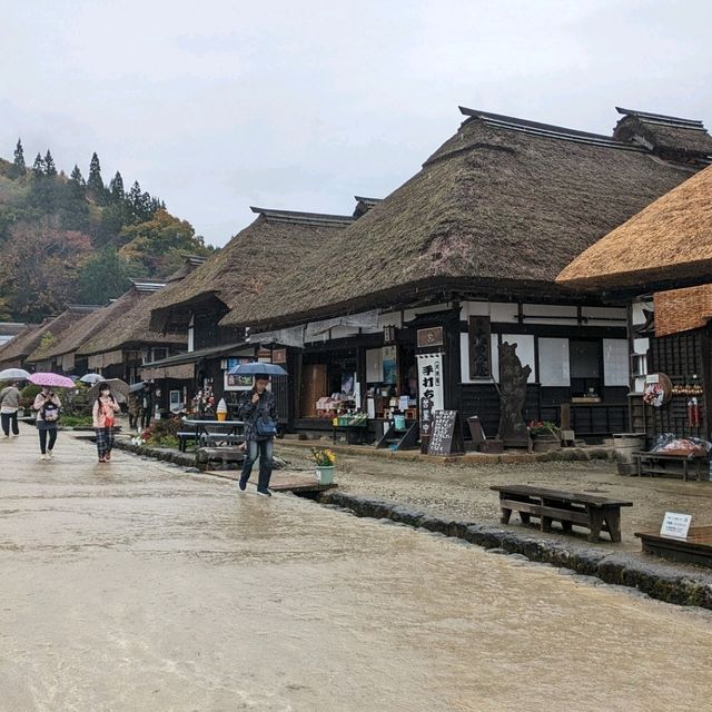 昔ながらの宿場町の町並みが残る大内宿
