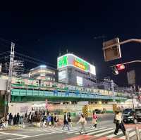 เดินเที่ยวชินจูกุ ดูไฟและแสงสีในยามค่ำคืน 