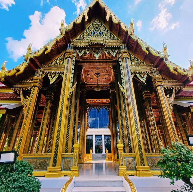 泰國曼谷最美歐式花園大學景點:易三仓大学，絕美泰式廟宇建築結合歐式綠洲花園，適合打卡拍照📸