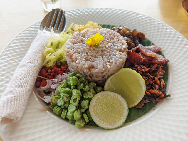ชิดลม - ชมฝาย คาเฟ่บรรยากาศดีริมทาง