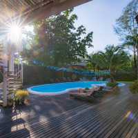ที่พักเกาะช้าง บรรยากาศอบอุ่นสุดๆ เดินไปทะเลได้ 