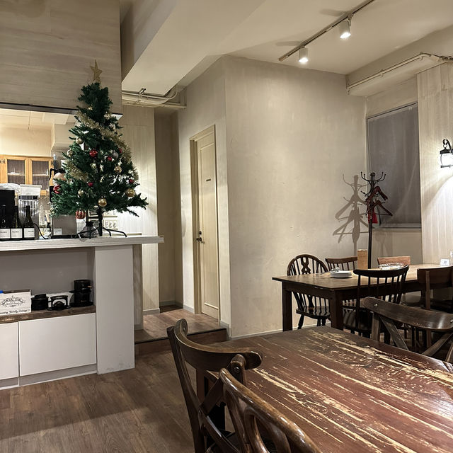 【クリスマスカフェ】温かみ感じる店内でクリスマスパーティー開催しよっ🎄 【クリスマスカフェ】温かみ感じる店内でクリスマスパーティー開催しよっ🎄