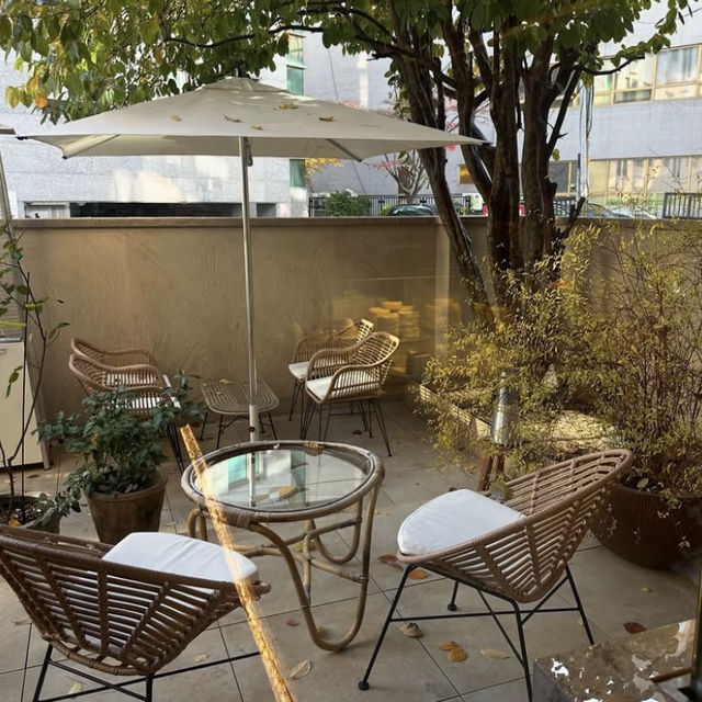 韓国🇰🇷ホンデエリアにある静かでオシャレなカフェ☕️