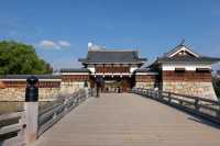 Hiroshima : เยี่ยมชม Hiroshima Castle