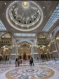 An awesome visit to this beautiful mosque sheikh zayed 💜