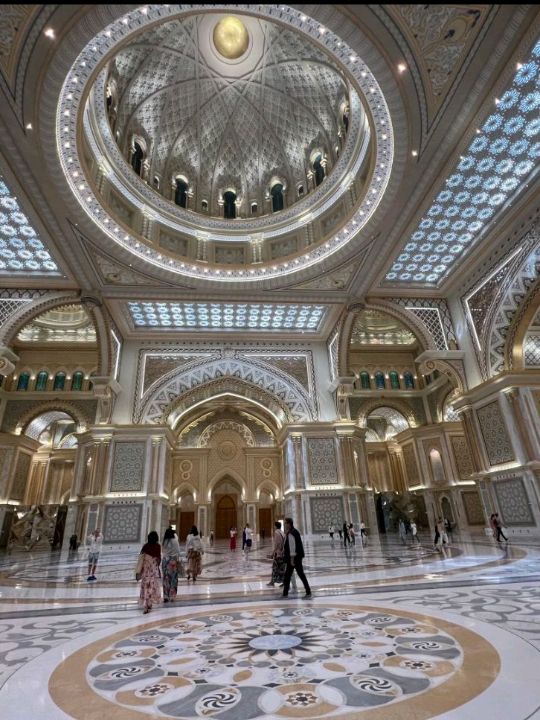 An awesome visit to this beautiful mosque sheikh zayed 💜