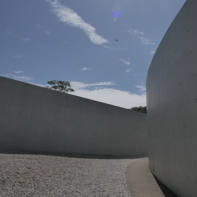 安藤忠雄的寺院建築😨深藏在蓮花池底下的「本福寺水御堂」