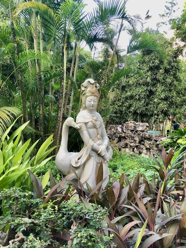 Lou Lim Loc Garden