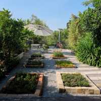 Makok House Cafe & Bar
