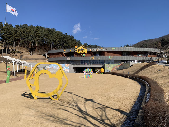 "꿀벌이 만드는 신비로운 세계, 칠곡 꿀벌나라테마공원