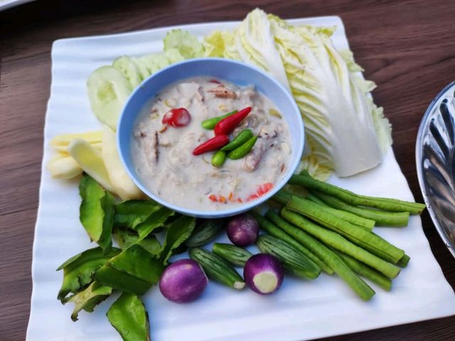 ทานอาหาร ริมน้ำบางปะกง ฟังดนตรีสด ชมวิวพระอุโบสถ