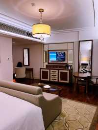 Waldorf Astoria Dubai - the Definition of Opulence and Elegance