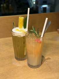 愜意木系Café．巨大落地大玻璃