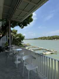 Dusk Cafe คาเฟ่ริมแม่น้ำสายบุรี