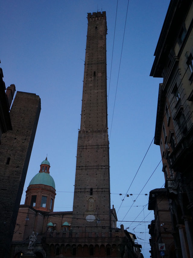 【イタリア・ボローニャ】ガリセンダ塔とアシネッリ塔