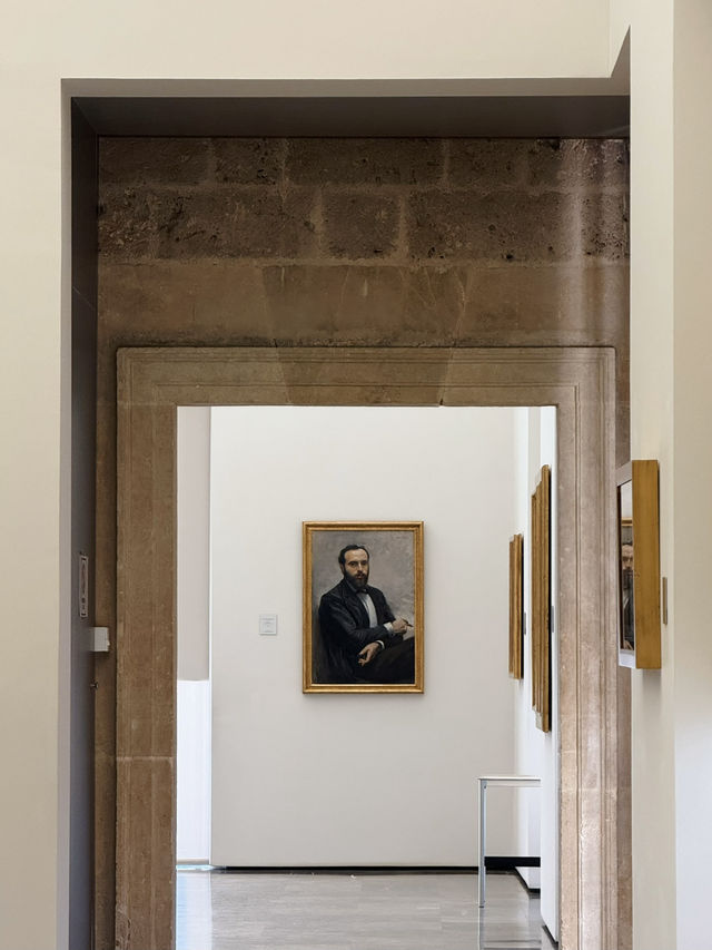 Witness how arts in Granada transition from Moorish to Christian