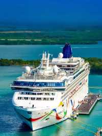 🌊🚢 Set Sail with Norwegian Cruise Line! ⚓✨