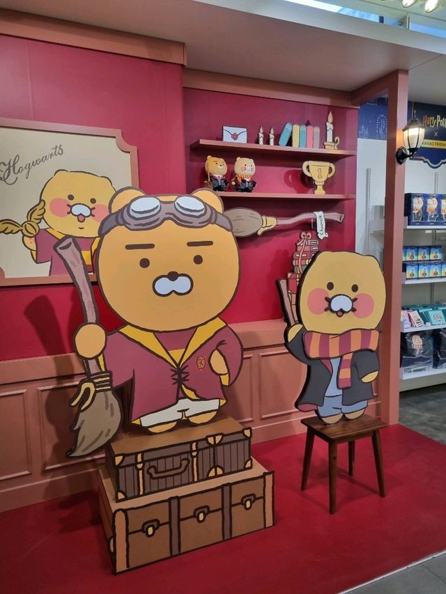 구경거리가 많은 카카오프렌즈 홍대플래그십 스토어🟡