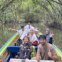 Barahom Barzaar ล่องเรือกอและ 