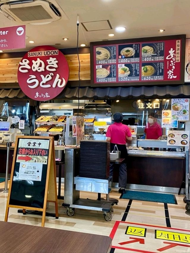 まさかのアートとうどんが楽しめるサービスエリア